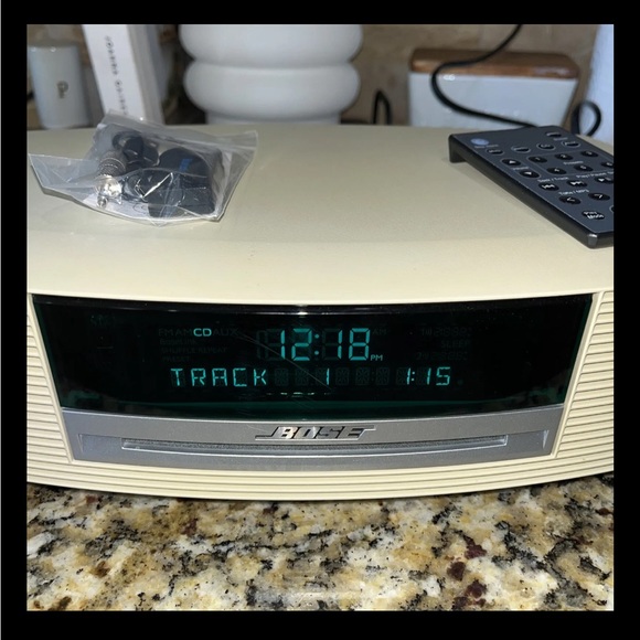 Bose Wave Music System AM/FM CD Player Clock Radio Bluetooth W Remote AWRCC2 - Picture 7 of 12